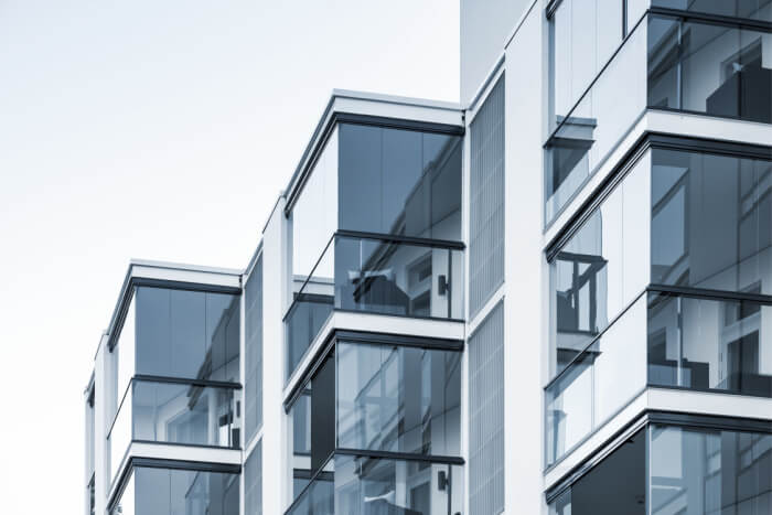 Berėmės balkonų stiklinimo sistemos: 3 privalumai