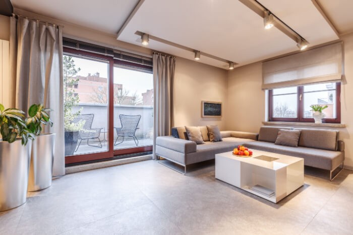 Stumdomos terasos durys – puikus sprendimas mažoms erdvėms