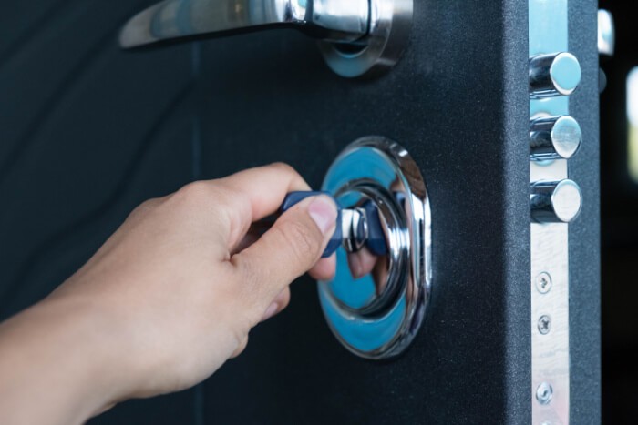 Ne tik saugumas: papildomi šarvuotų durų pranašumai, kurių galbūt nežinote