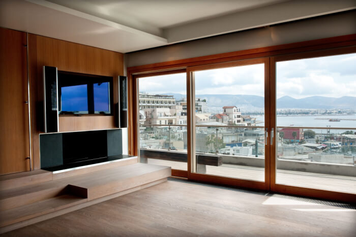 Medinių langų panaudojimas šiuolaikinėje architektūroje: tradicinio ir šiuolaikinio dizaino derinimas