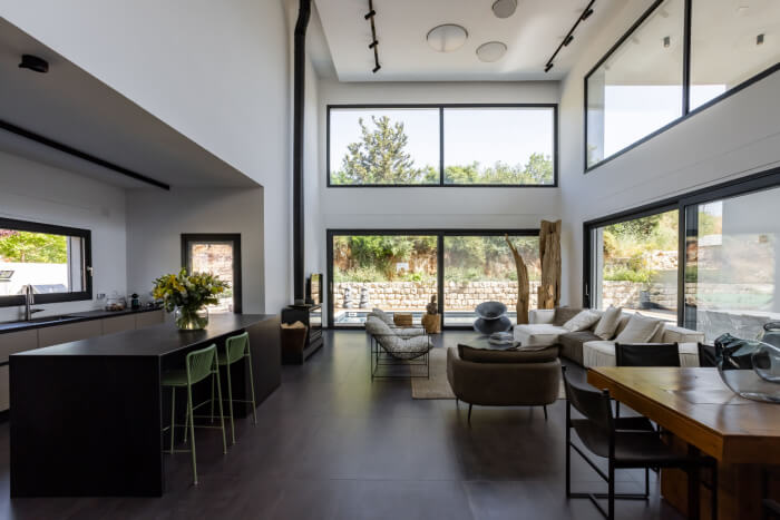 Išmanieji langai: technologijos integravimas į plastikinių langų sistemas