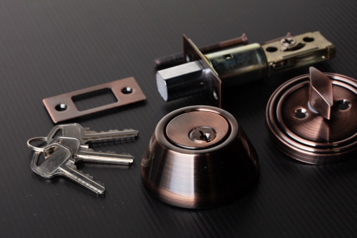 Kada reikėtų pakeisti durų spyną? 5 požymiai, kad laikas atnaujinti saugumą