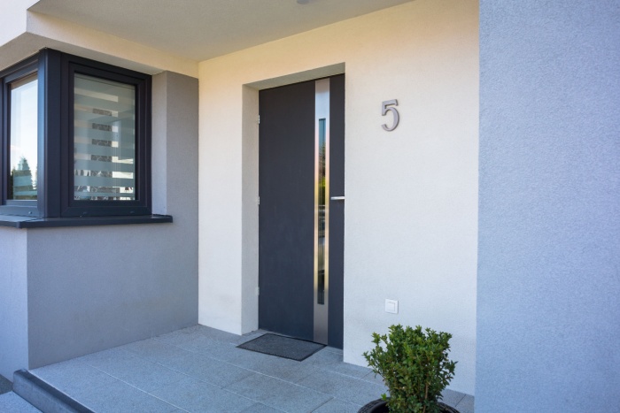 Lauko durų tarnavimo laikas: kaip užtikrinti ilgaamžiškumą ir veiksmingumą?