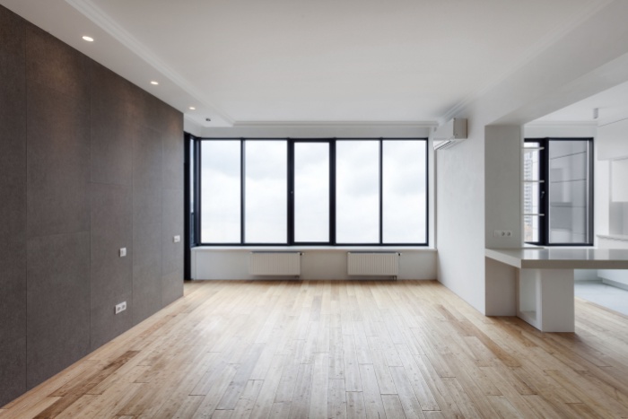 Pasirinkimas tarp standartinių ir individualiai gaminamų plastikinių langų