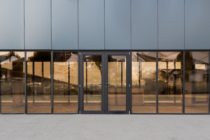 Kaip pasirinkti tinkamas aliumines lauko duris pagal pastato architektūrą?