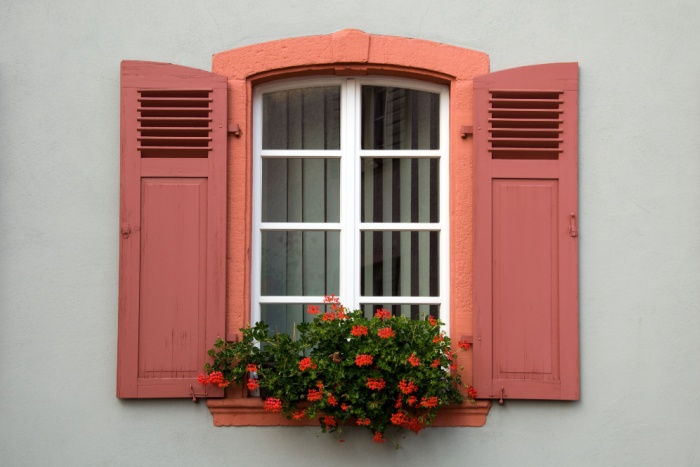 Ar galima perdažyti medinius langus? Kaip išsirinkti tinkamą spalvą?