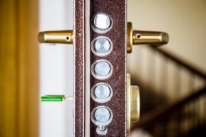 Šarvuotos buto durys